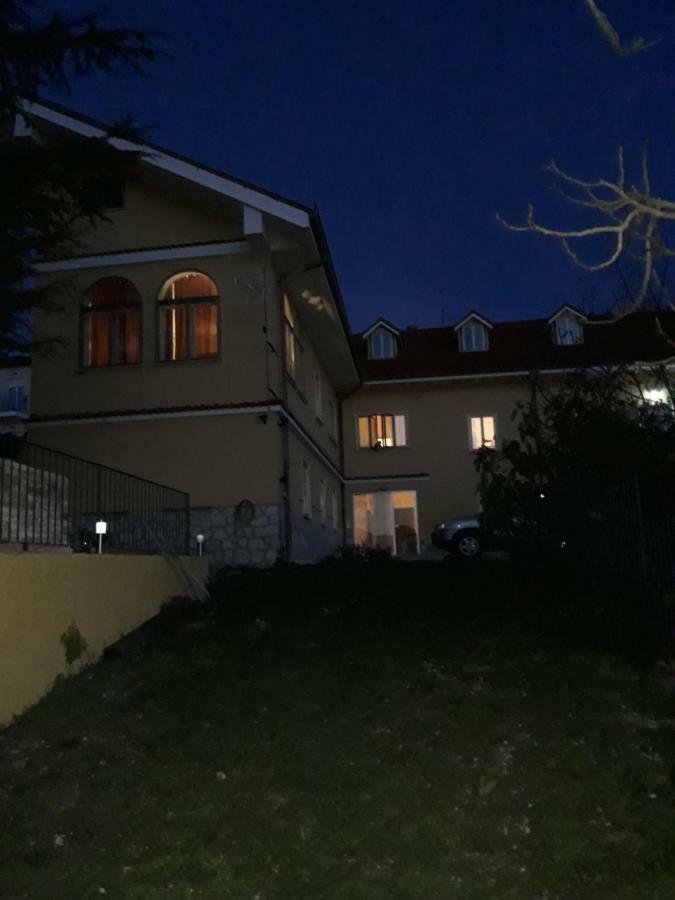 Villa Immersa Nel Verde L'Aquila Exterior photo
